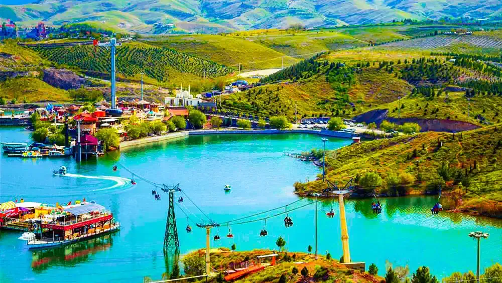 جنگ تحمیلی چگونه نبض گردشگری مشهد را کند کرد؟